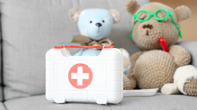 Trousse de secours familiale : les essentiels à avoir à la maison